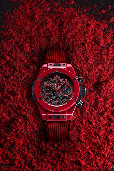 أول ساعة خزفية بلون حيوي في العالم: Hublot تخلق جدلا جديدا في عالم الساعات
